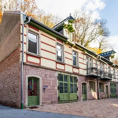 White - Large Spacious Penthouse Loft - Wifi, Free Parking, Ac Apartment *