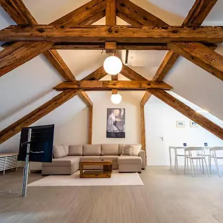 Apartment White - Large Spacious Penthouse Loft - Wifi, Free Parking, Ac *