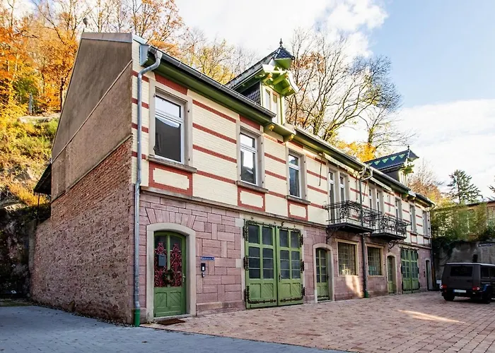 White - Large Spacious Penthouse Loft - Wifi, Free Parking, Ac Apartment *